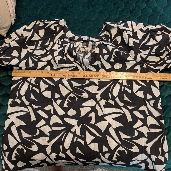 Black and White Patterned Women's Short Sleeve Top - Picture 13 of 14